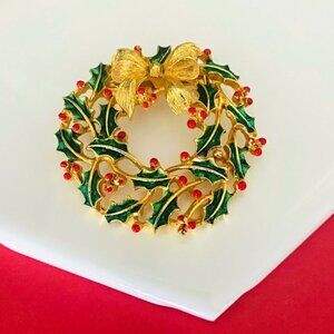 💜 Vintage JJ Jonette Jewelry Gold Tone Holiday Christmas Wreath Openwork Brooch